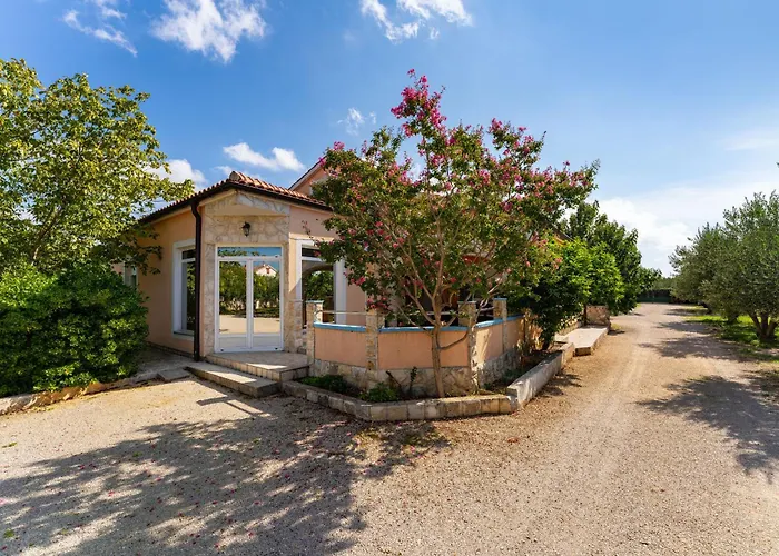 My Dalmatia - Nadalina With Private Pool And Jacuzzi Prázdninový dům Vodice