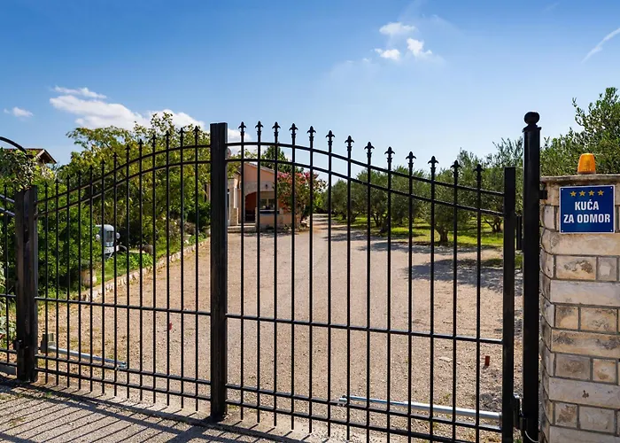 My Dalmatia - Nadalina With Private Pool And Jacuzzi Vodice